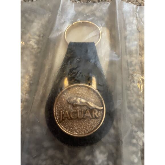 Vintage LEAPING JAGUAR KEYCHAIN Black Leather Made In UK Gold Tone 1970s New - Picture 6 of 8